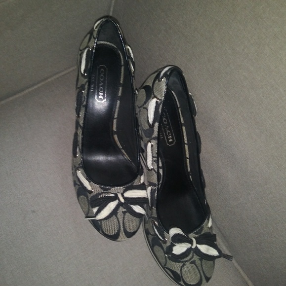 Coach heels - Picture 2 of 3